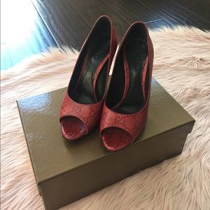 Gucci red pump authentic!